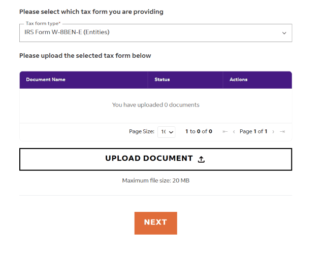 W-8BEN-Eを選んだあとの書類アップロードの画面。書類名・状態・操作の表は0件で、UPLOAD DOCUMENTボタン、最大20MBの表示、NEXTボタンがある